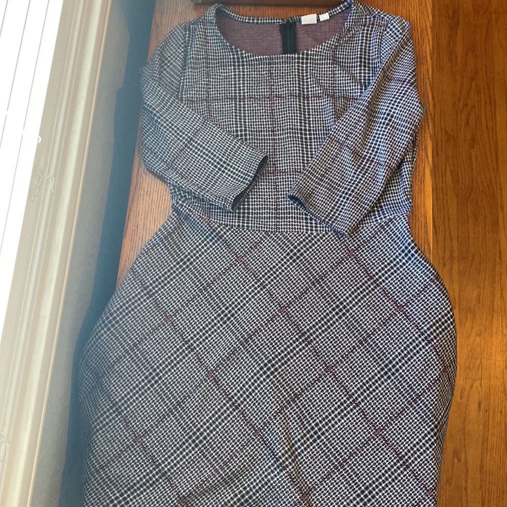 Gap Knit Houndstooth Long Sleeve Skater Dress w/ Pockets in a size Small Petite